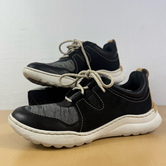 Clark’s Women's Collection Teagan Lace Sneakers Sz 5.5 - Picture 1 of 6